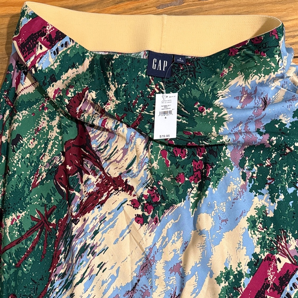 GAP Green Scenic-Print (Farm, barn, horse)Maxi Skirt with Blue and Cream Accents - Picture 3 of 5